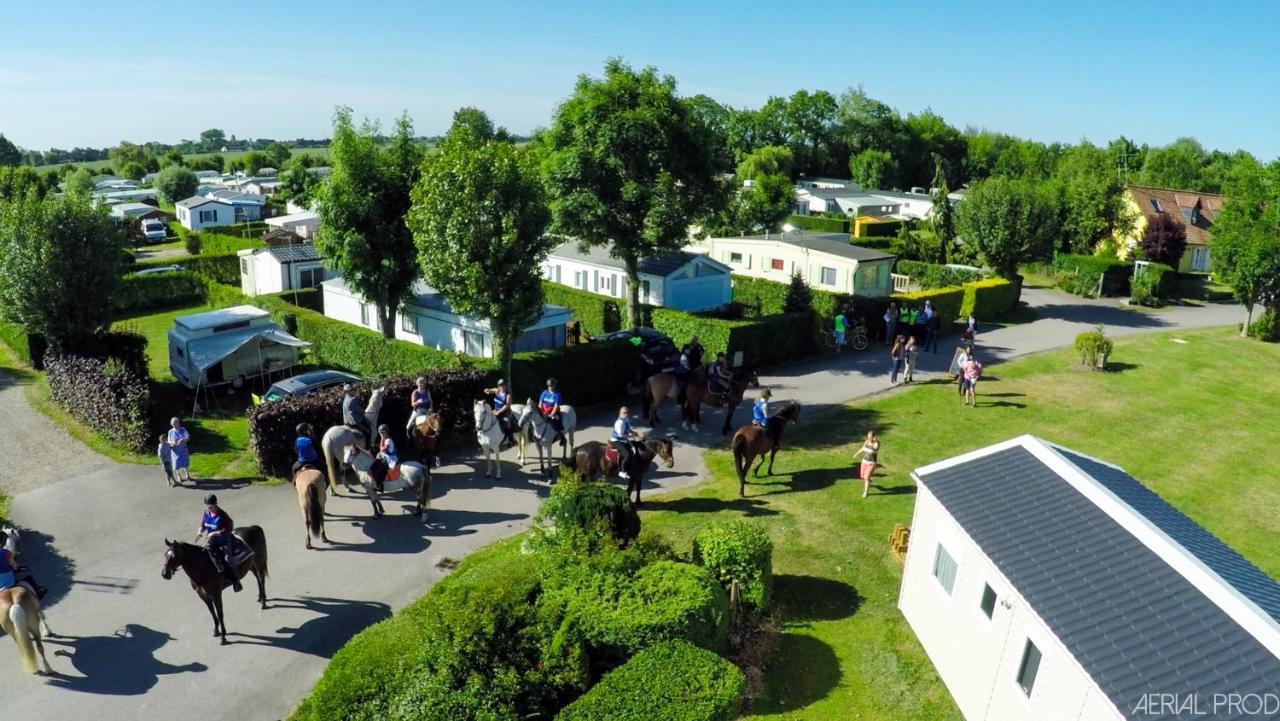 Camping La Haie Penee **** Saint-Quentin-en-Tourmont Exteriér fotografie